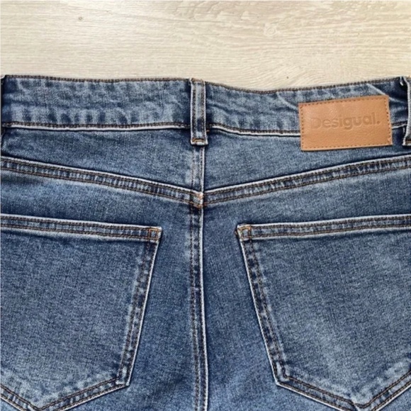 DESIGUAL BOOTCUT CROP JEANS FLORAL EMBROIDERED COTTAGE COQUETTE FUN CHIC CORE - Picture 6 of 6